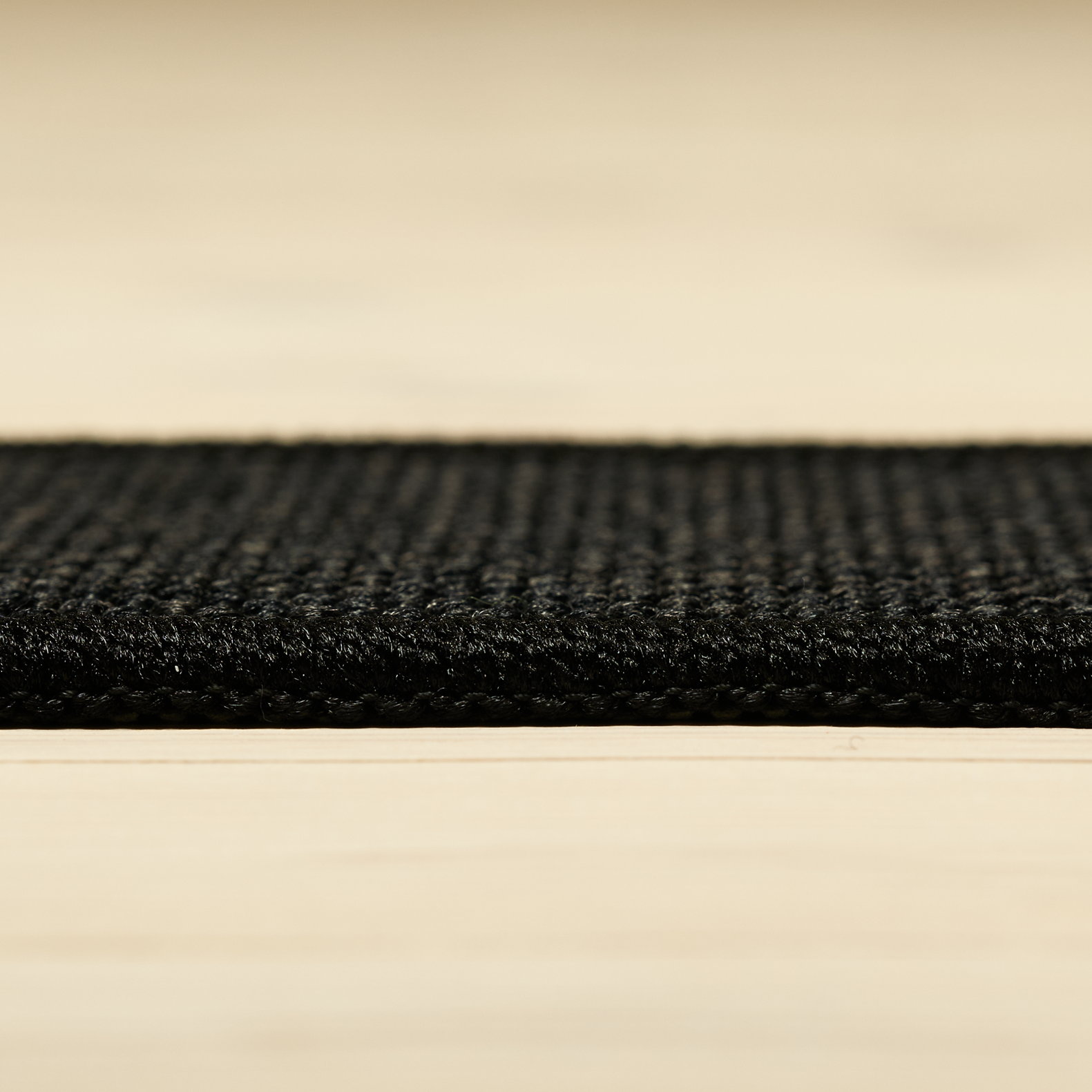 The Solid Rug Black